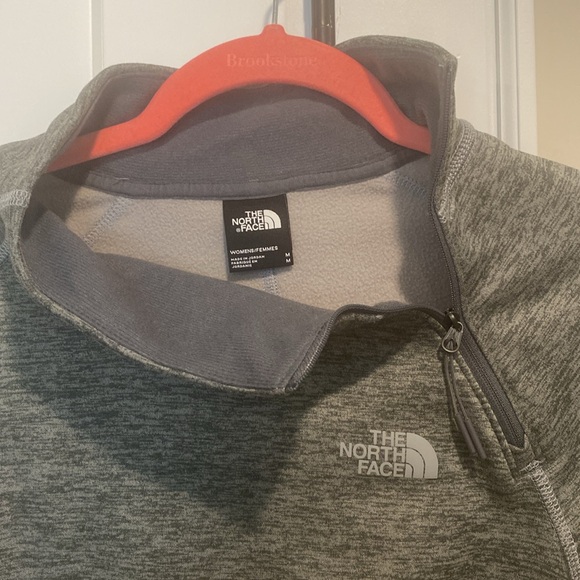 The North Face Women’s Quarter Zip - Picture 2 of 4